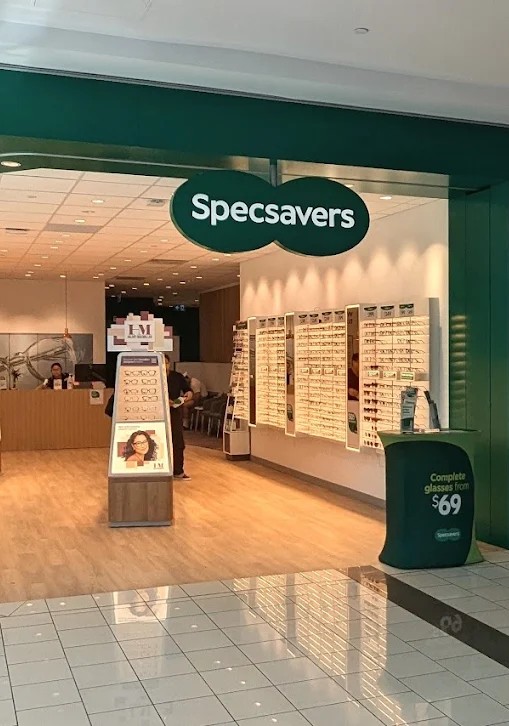 Guildford Town Centre 内的 Guildford Eye Clinic 店面